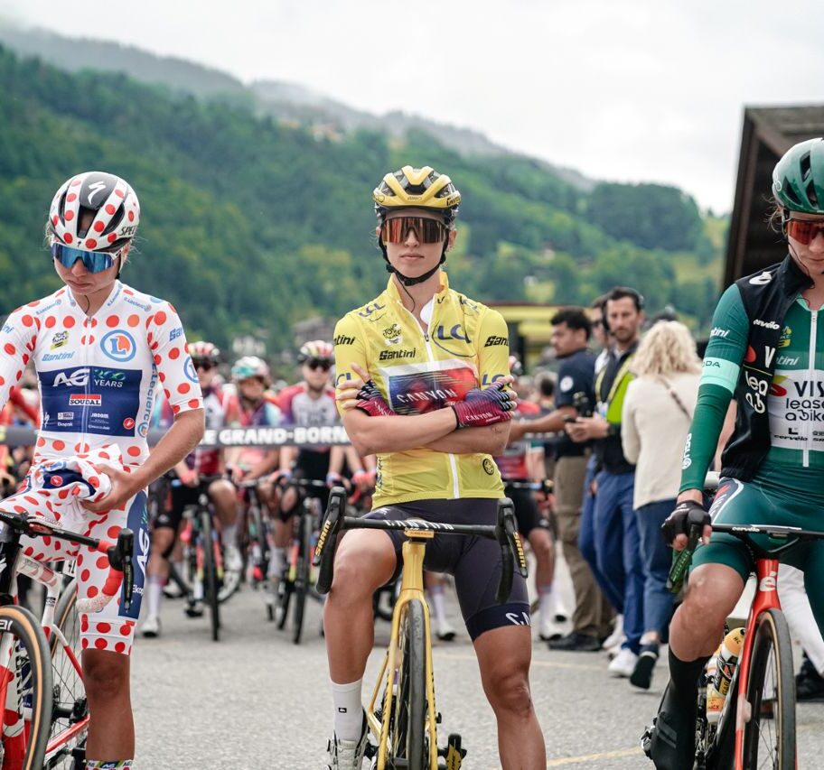 Tour de France Femmes avec Zwift 2024 - Etape 8 - Le Grand-Bornand / Alpe d'Huez (149,9 km) - GHEKIERE Justine (AG INSURANCE - SOUDAL TEAM), NIEWIADOMA Katarzyna (CANYON//SRAM RACING), VOS Marianne (TEAM VISMA | LEASE A BIKE) [Photo: A.S.O./Thomas Maheux]