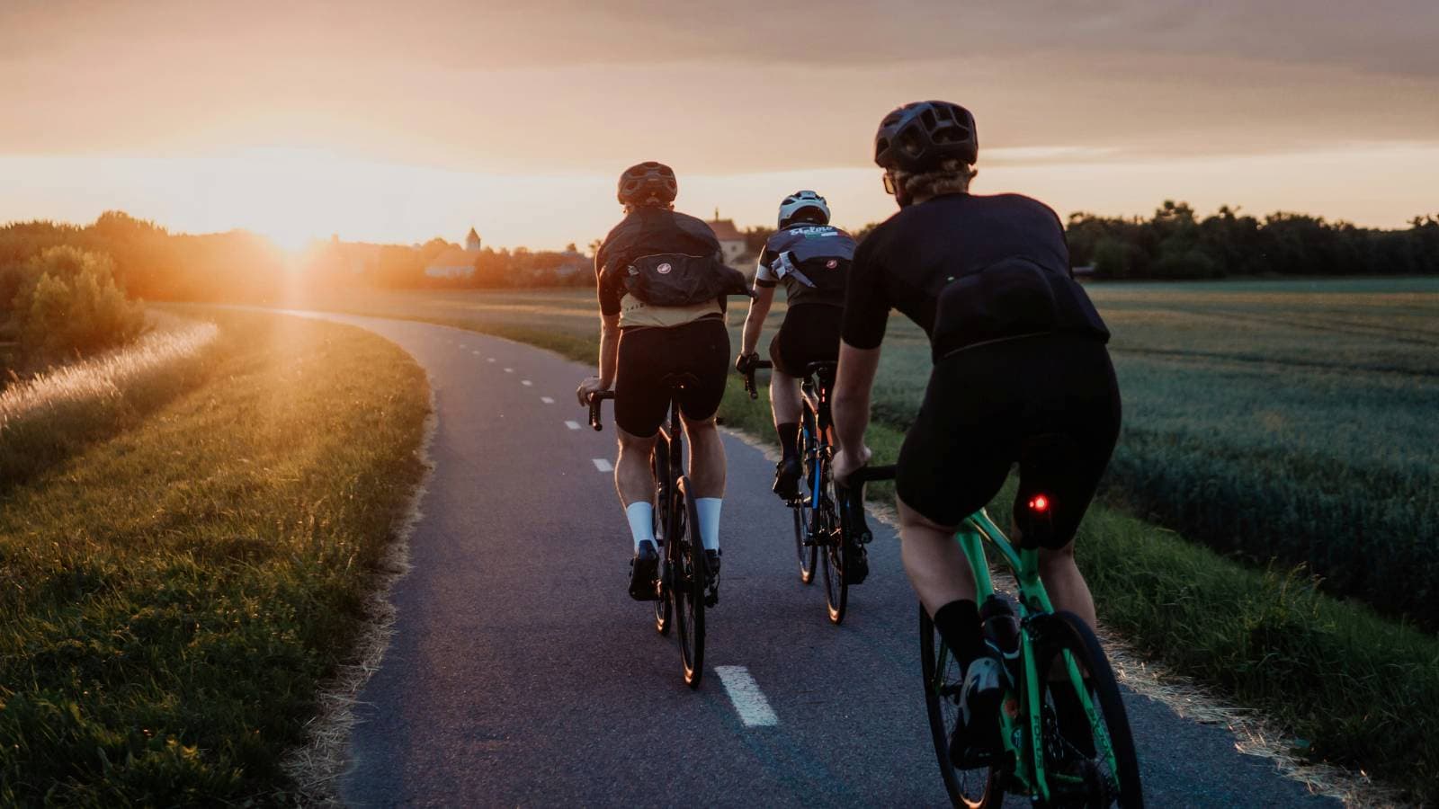 cyclist increasing training volume gradually to improve endurance without injury risk