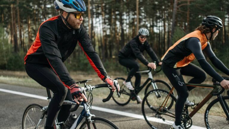 Cyclists racing at high speed demonstrating techniques to improve average cycling speed