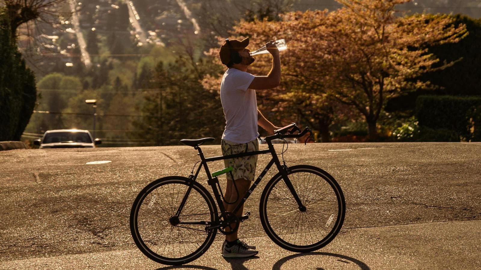 cyclist consuming energy gels during ride to train gut for higher carbohydrate intake and endurance