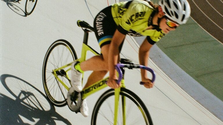 road cyclist descending fast while maintaining stable position to avoid speed wobble issues