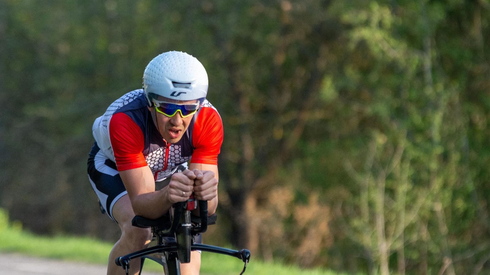 cyclist following structured training plan to improve cycling power endurance and overall performance