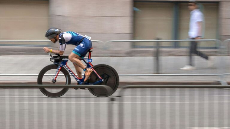 Road cyclist racing with proper saddle height.